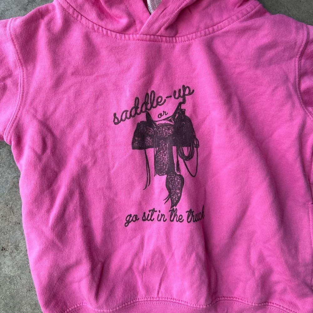 TODDLER GIRL “SADDLE UP OR GO SIT BACK IN THE TRUCK” SWEATSHIRT SIZE 4 - Picture 2 of 3